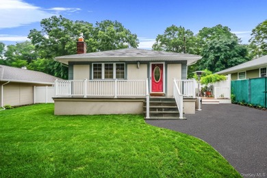 Welcome to 138 River Road, Shirley - a beautifully maintained - photo 2