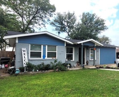 Lake Home For Sale in Lake Worth, Texas