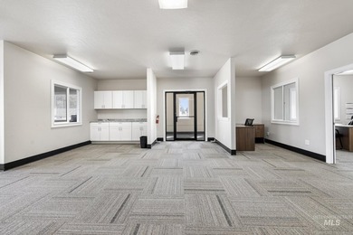 Exceptional commercial opportunity on 14.44 acres, conveniently - photo 12