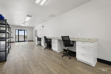 Exceptional commercial opportunity on 14.44 acres, conveniently - photo 14