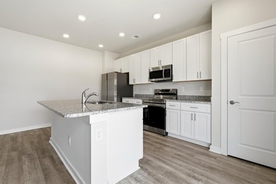 Welcome to this beautifully maintained 3-bedroom, 2-bath home - photo 7