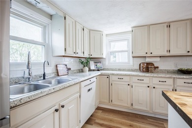 Welcome to this beautifully updated Cape Cod-style home offering - photo 19