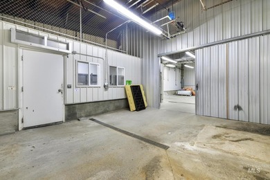 Exceptional commercial opportunity on 14.44 acres, conveniently - photo 32