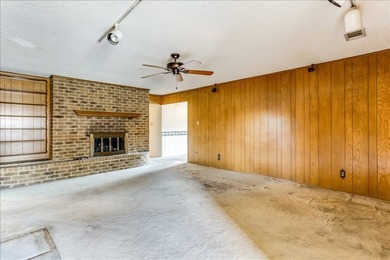 INVESTOR SPECIAL WITH HUGE POTENTIAL! Massive corner lot - photo 11