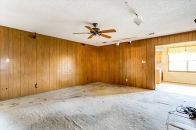 INVESTOR SPECIAL WITH HUGE POTENTIAL! Massive corner lot - photo 13