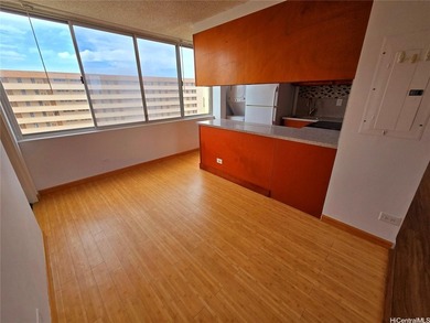 Welcome to Ocean Vista Apartments! This well-maintained - photo 4