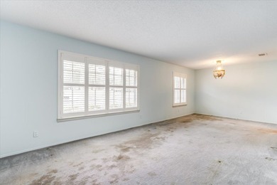 INVESTOR SPECIAL WITH HUGE POTENTIAL! Massive corner lot - photo 16