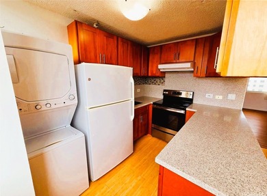 Welcome to Ocean Vista Apartments! This well-maintained - photo 7