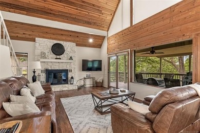 Experience the ultimate lakefront retreat on beautiful Fort - photo 7