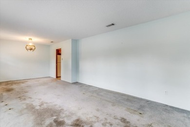 INVESTOR SPECIAL WITH HUGE POTENTIAL! Massive corner lot - photo 17