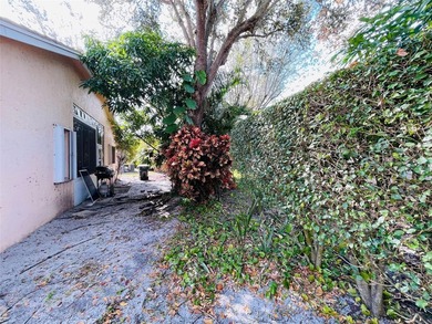 Beautiful and well-maintained home located in a desirable gated - photo 22