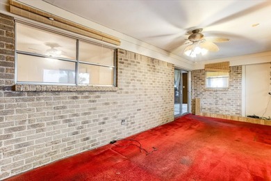 INVESTOR SPECIAL WITH HUGE POTENTIAL! Massive corner lot - photo 29