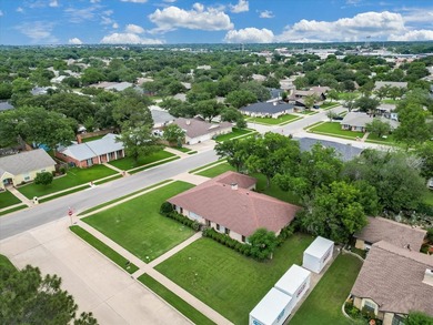 INVESTOR SPECIAL WITH HUGE POTENTIAL! Massive corner lot - photo 36