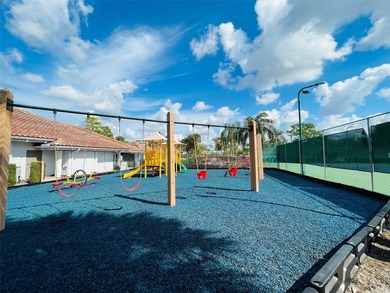 Beautiful and well-maintained home located in a desirable gated - photo 41