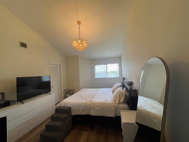 CALLING ALL INVESTORS!! Welcome to this outstanding Lakeview - photo 42