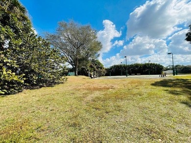 Beautiful and well-maintained home located in a desirable gated - photo 54