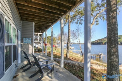 Gorgeous, income-producing lake front home in desired Chesnut - photo 6