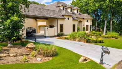 Luxury, privacy, and unforgettable views come together in this - photo 39