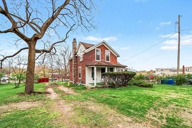 Welcome to 3011 Riverview Dr, a 3-bedroom, 1-bath home situated - photo 4