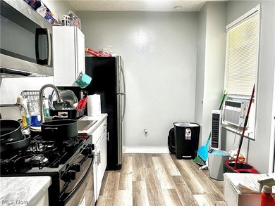 FULLY OCCUPIED Spacious mixed-use investment opportunity - photo 6