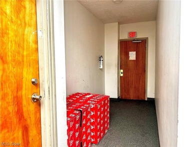 FULLY OCCUPIED Spacious mixed-use investment opportunity - photo 8