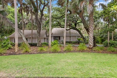 Updated lagoon-front home on one and a half lots in a quiet - photo 3