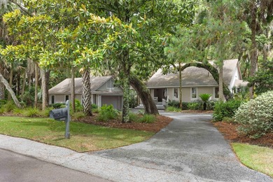 Updated lagoon-front home on one and a half lots in a quiet - photo 4