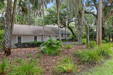 Updated lagoon-front home on one and a half lots in a quiet - photo 5