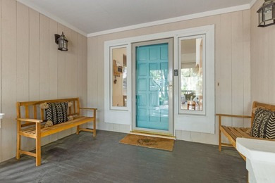 Updated lagoon-front home on one and a half lots in a quiet - photo 9