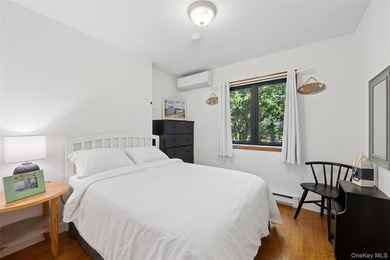 Rare 6-BR Montauk Beach Oasis With Room For Pool Finding a - photo 14