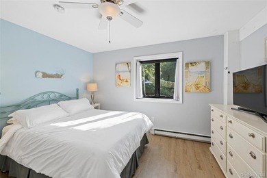 Rare 6-BR Montauk Beach Oasis With Room For Pool Finding a - photo 16