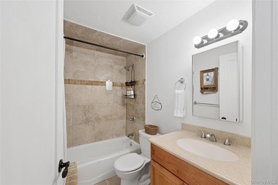 Rare 6-BR Montauk Beach Oasis With Room For Pool Finding a - photo 17