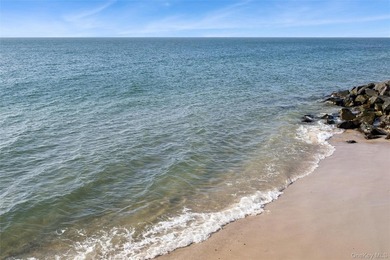 Rare 6-BR Montauk Beach Oasis With Room For Pool Finding a - photo 27