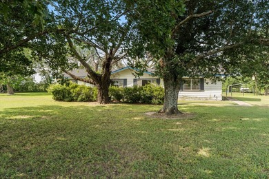 Discover the potential of this charming 3-bedroom, 1.5-bath home - photo 3