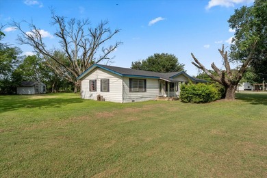 Discover the potential of this charming 3-bedroom, 1.5-bath home - photo 6