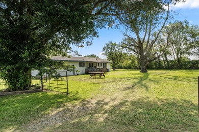 Discover the potential of this charming 3-bedroom, 1.5-bath home - photo 8