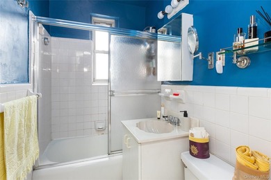 Welcome to the Van Buren, an excellently maintained co-op in a - photo 9