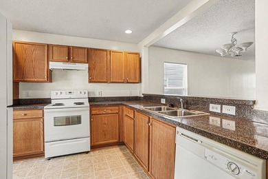 Welcome home to this well maintained 3-bedroom, 2.5 bath home in - photo 6