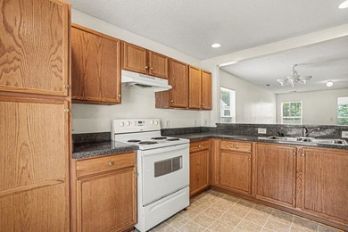 Welcome home to this well maintained 3-bedroom, 2.5 bath home in - photo 9