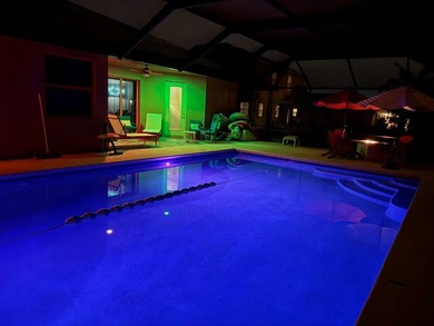 Beautifully designed and decorated 4 bedroom 3 baths, open - photo 2