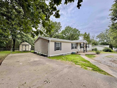 Well-manicured with room to grow! This beautiful home has 4 - photo 4