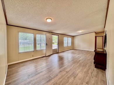 Well-manicured with room to grow! This beautiful home has 4 - photo 9