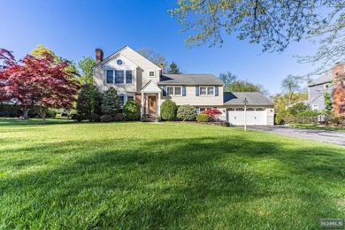 Packanack Lake Home For Sale in Wayne New Jersey