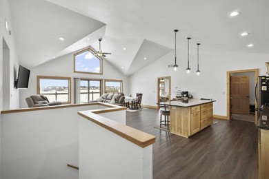 Move-In Ready Lake Home on Island Lake! Still feels new! - photo 4