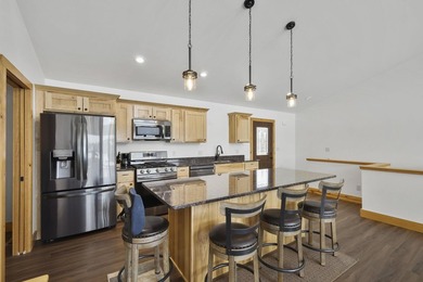 Move-In Ready Lake Home on Island Lake! Still feels new! - photo 7