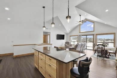 Move-In Ready Lake Home on Island Lake! Still feels new! - photo 9