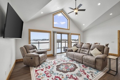 Move-In Ready Lake Home on Island Lake! Still feels new! - photo 10