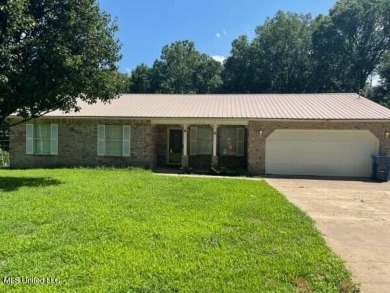 Lake Home For Sale in Hernando, Mississippi