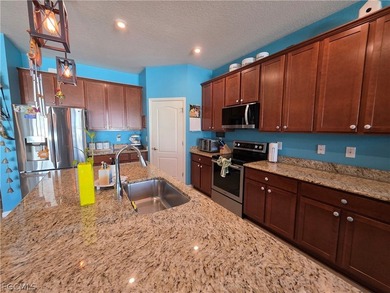 Spacious 4-bedroom + den, 3-bath home with a 3-car garage - photo 22