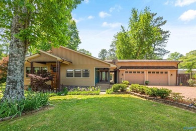 Welcome to your lake getaway with endless possibilities! Whether - photo 2